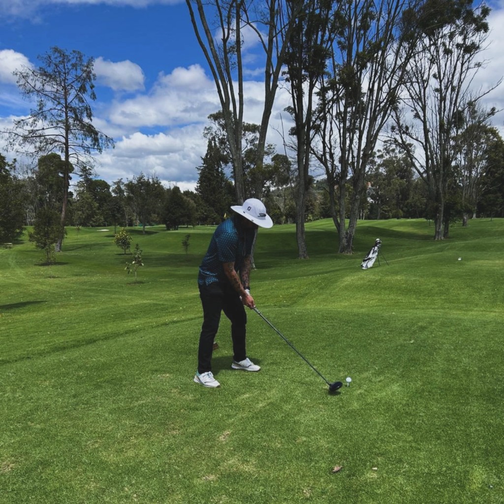 JP playing golf in Bogotá